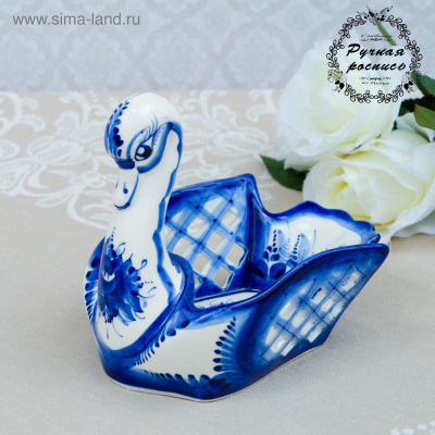 Конфетница "Лебедь" гжель, фарфор, резная 14х15см